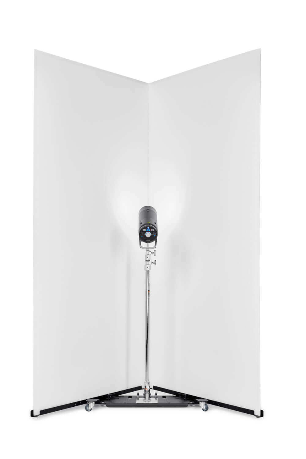 Gatorbuddy portable viewing station with bounce and fill cards setup, featuring a stable steel base and four Tente caster wheels.