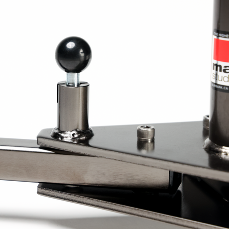 Close-up of the Runway Base leg locking knob