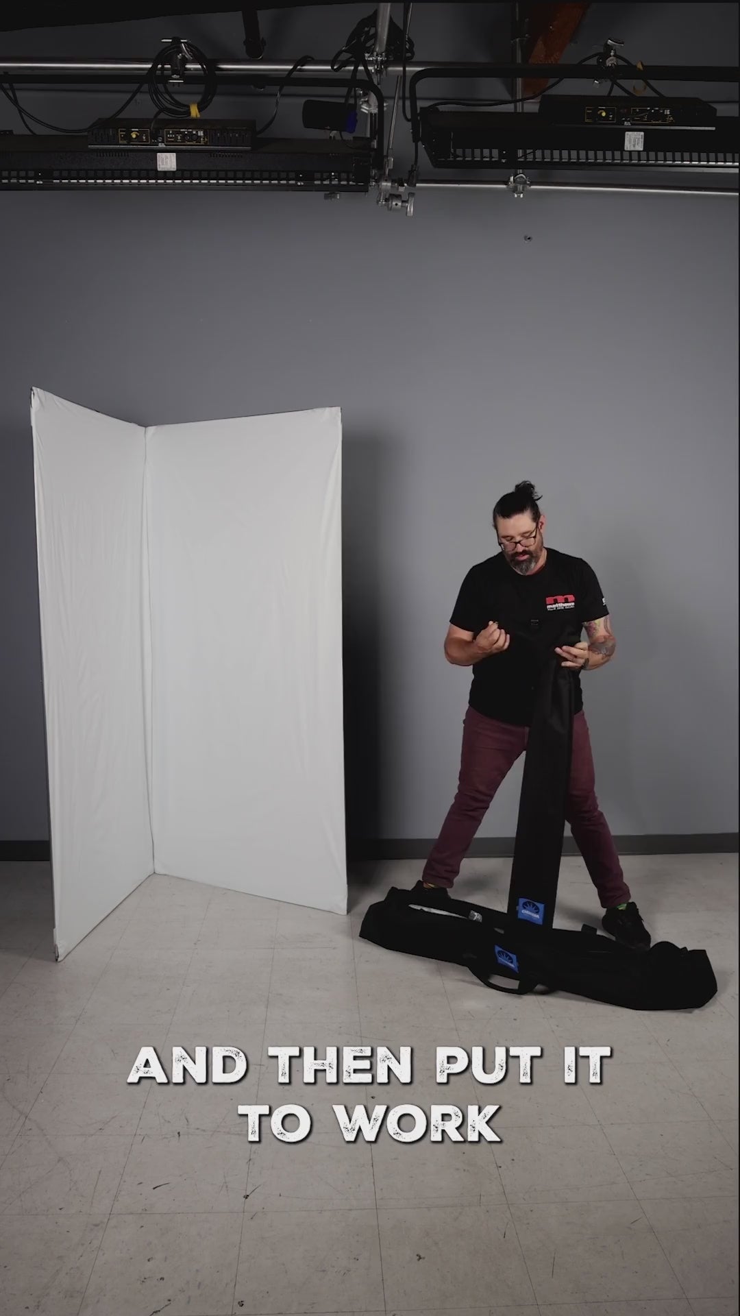 Chimera V-Flat Panel Frame Kit assembly: lightweight 5/8 inch aluminium frames built from the duffle bag, textiles fitted, panels clipped together, black side shown for negative fill